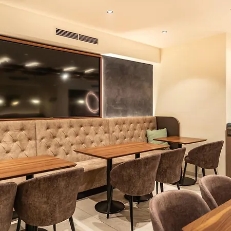 Lokomotive 3* Λιντς