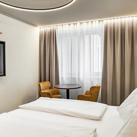 Lokomotive Hotel 3*