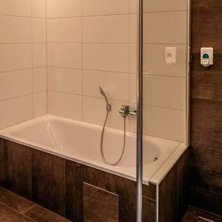 Lokomotive Hotel 3*
