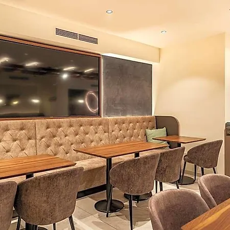 Lokomotive Hotel 3*